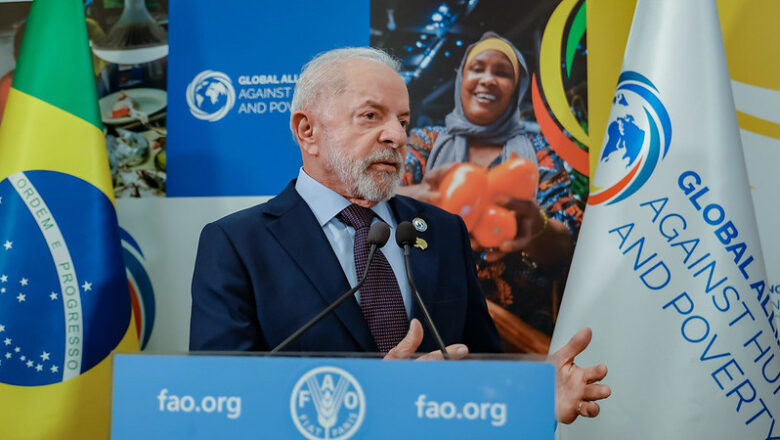 Lula diz que esquerda levou ‘surra’ nas redes