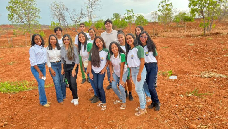Estudantes de Gilbués vivenciam reconstrução ambiental do Cerrado piauiense
