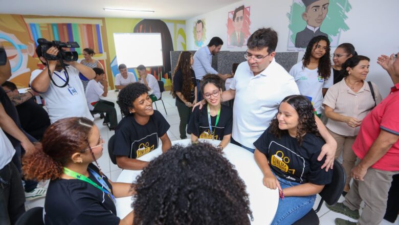 Governador entrega escolas modernizadas e novos espaços de esporte e tecnologia em Parnaíba
