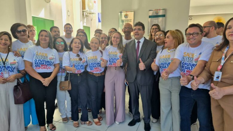 Governador e secretário inauguram escola de tempo integral reformada