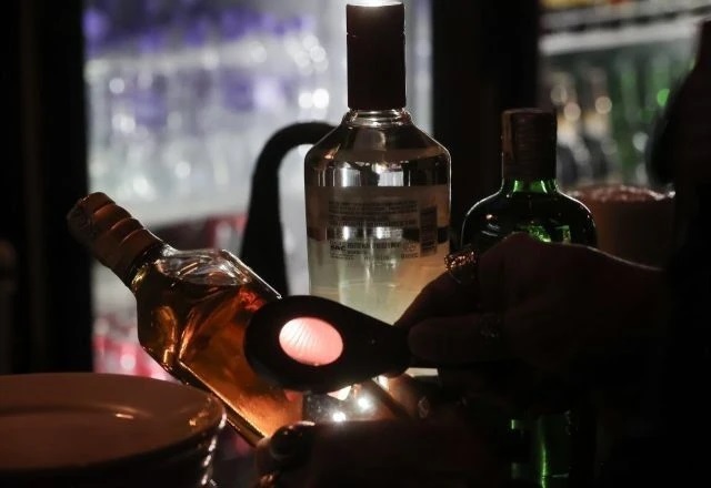 Brasil confirma 29 casos de intoxicação por metanol após consumo de bebidas