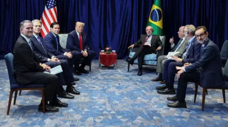Trump se irrita ao ser questionado sobre Bolsonaro em encontro com Lula: “Não é da sua conta”
