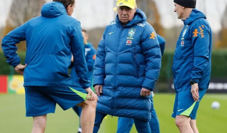 Ancelotti mantém base com 4-2-4 e testa Militão na lateral da seleção