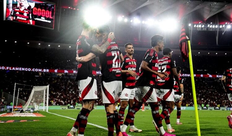Flamengo derrota Red Bull Bragantino, vê Palmeiras empatar e pode ser campeão