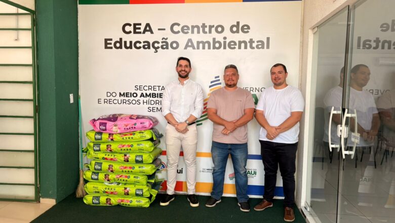 Semarh doa quase quatro toneladas de ração para ONGs e protetores de animais no Piauí