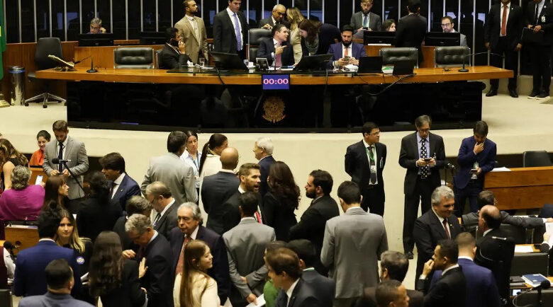 Câmara aprova projeto que anula resolução sobre aborto legal em menores