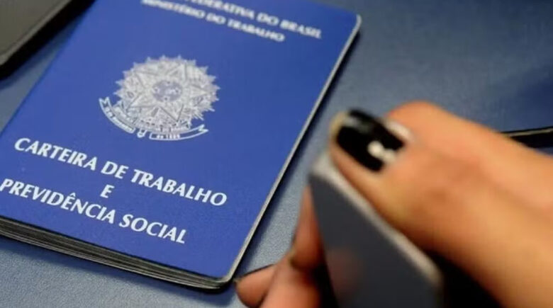 Desemprego cai a 5,4% em outubro, o menor nível da série histórica, aponta IBGE