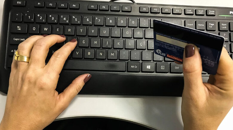 Black Friday está chegando: madrugada é horário preferido dos golpistas, alerta Serasa