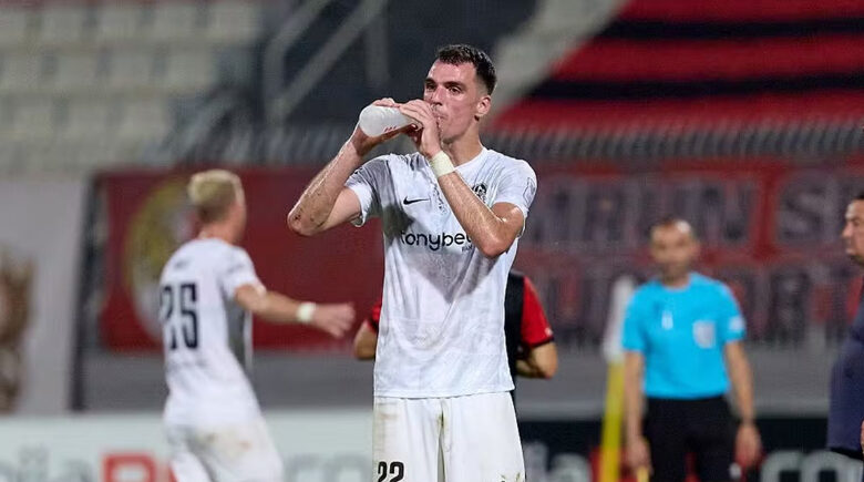 Conheça o atacante que lidera corrida de artilheiro à frente de Haaland e Mbappé