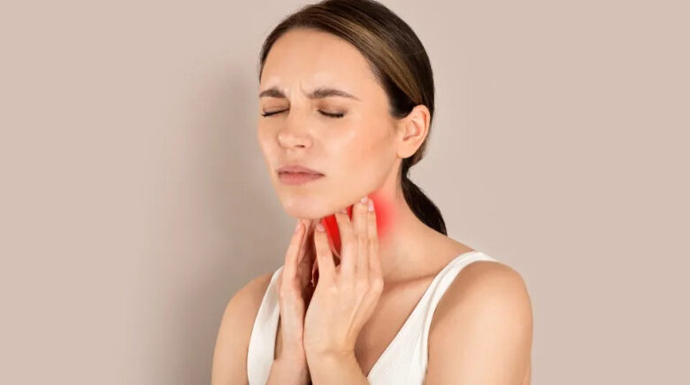 Remédios naturais que aliviam a dor de garganta de forma eficaz e o que evitar