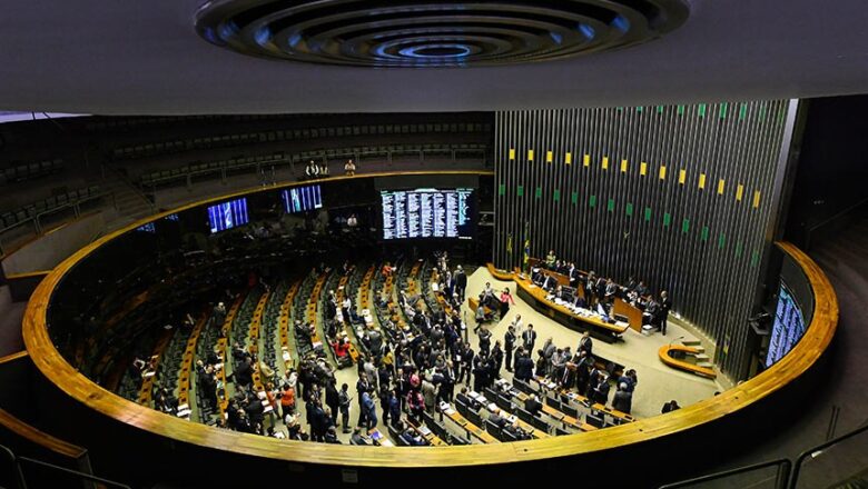 Em meio a impasse com governo, Congresso vota vetos presidenciais nesta quinta