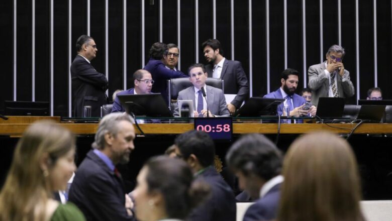 Câmara quer votação casada de PL Antifacção e equiparação a terrorismo