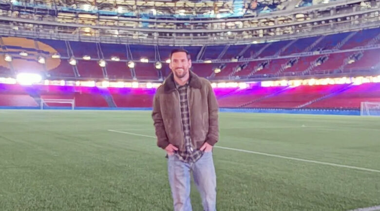 Lionel Messi visita Camp Nou e se declara ao Barcelona: “Espero poder voltar”