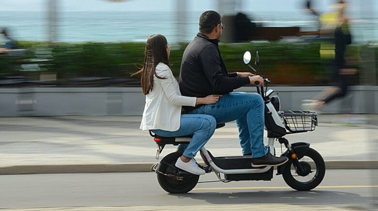 CNH, registro e placas: novas regras para ciclomotores entram em vigor em 2026