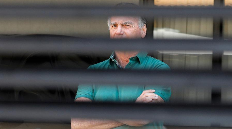 Bolsonaro tentou romper tornozeleira na madrugada de hoje, diz Moraes em decisão por prisão