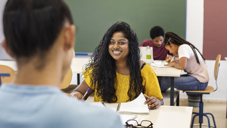 Jovens vivem dilema entre sonho e pressão familiar com o Enem
