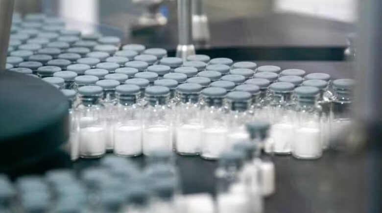 Vacina da Covid-19 pode auxiliar no tratamento de câncer, aponta estudo