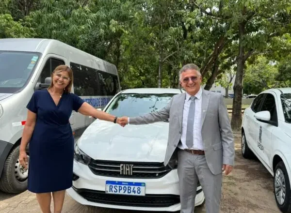 Uespi reúne gestores, fortalece diálogo institucional e entrega novos carros e vans oficiais