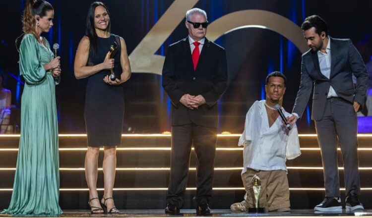 Prêmio Brasil Paralímpico coroa mais de 30 atletas; Carol Santiago domina