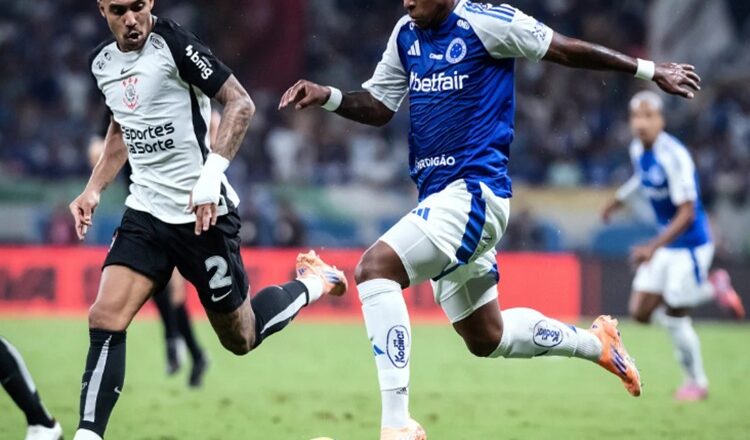 Corinthians bate o Cruzeiro e coloca um pé na final da Copa do Brasil