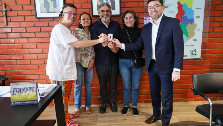 Governo do Piauí iniciará emissão da Carteira do Passe Livre para pessoas com HIV/Aids em janeiro de 2026