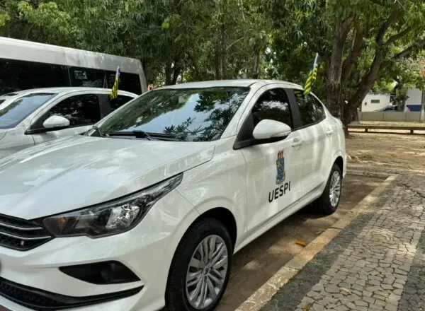 Uespi entrega veículo para o Campus Clóvis Moura de forma a fortalecer ações acadêmicas e administrativas