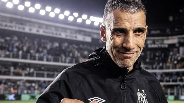 Torcedores do Santos mandam recado a Vojvoda após arrancada no Brasileirão