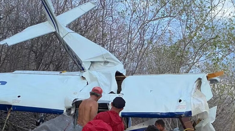 Avião monomotor cai no RN; piloto de 77 anos é retirado consciente das ferragens