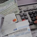 IPVA, IPTU e material escolar: como organizar as finanças e fugir do vermelho no início do ano