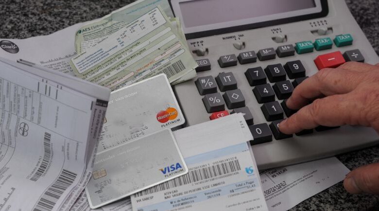 IPVA, IPTU e material escolar: como organizar as finanças e fugir do vermelho no início do ano