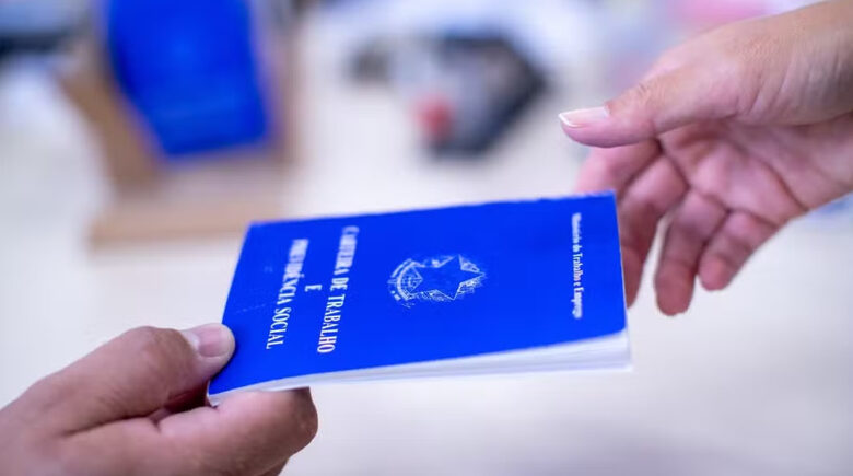 Brasil registra menor desemprego desde 2012 e renda bate recorde; veja os números