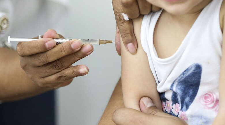 Sancionada lei que obriga carteira de vacinação para matrícula de alunos em Teresina