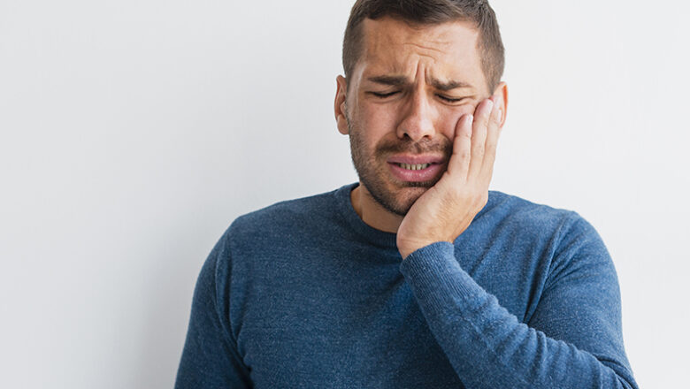 Por que o bruxismo tende a se intensificar no fim do ano? Como tratar?