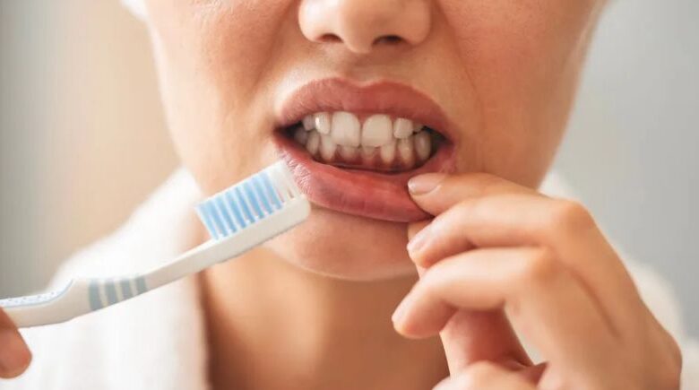 Escovar antes ou depois do café da manhã? Veja qual a maneira correta