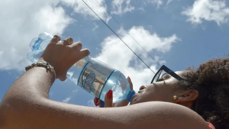 Desidratação no calor: xixi é ‘termômetro’ para evitar quadro; crianças e idosos correm maior risco