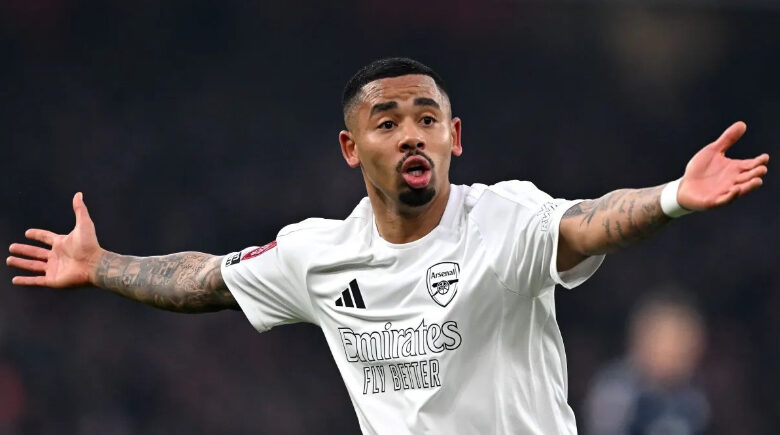 Atacante Gabriel Jesus comemora retorno aos gramados pelo Arsenal após 10 meses