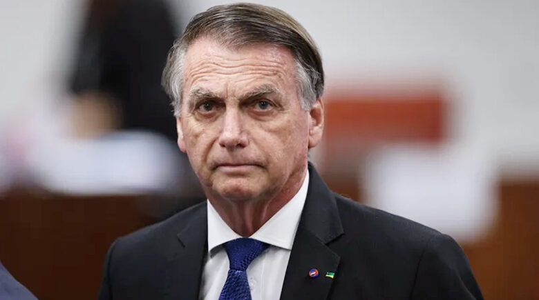 Bolsonaro passa por cirurgia de emergência para conter crise de soluços