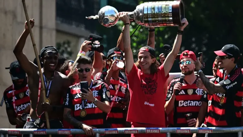 Flamengo: Filipe Luís revela quem quebrou a taça da Libertadores