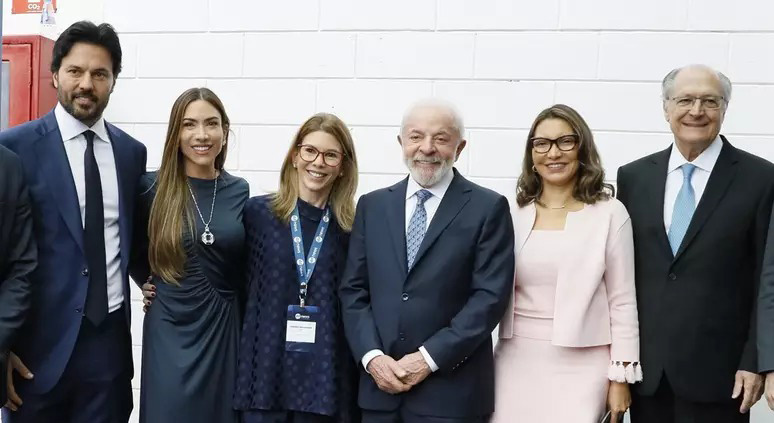 Lula diz que Zezé Di Camargo fez cretinice com filhas de Silvio Santos