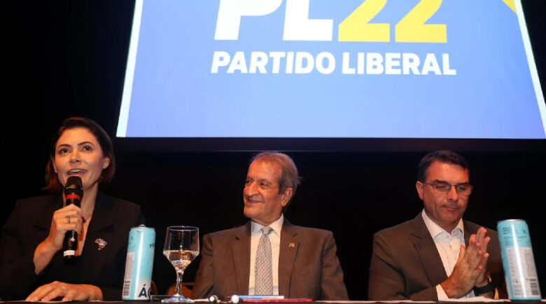 Michelle celebra redução da pena de Bolsonaro e já quer indenização por prisão do marido