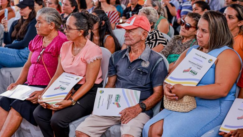 Governador entrega mais de 100 títulos de terra a moradores da comunidade Árvores Verdes nesta segunda (8), na Expoapi