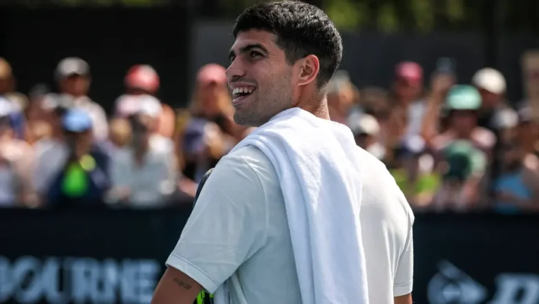Carlos Alcaraz domina australiano e estreia com vitória no Australian Open