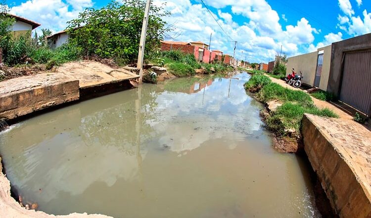 Moradores do Torquato Neto enfrentam cobrança da Caixa; risco de leilão de casas