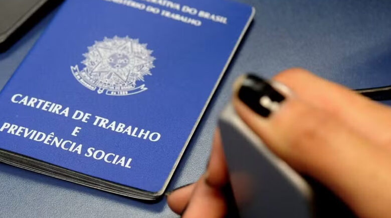 Taxa de desemprego fica em 5,6% em 2025, menor patamar da série histórica