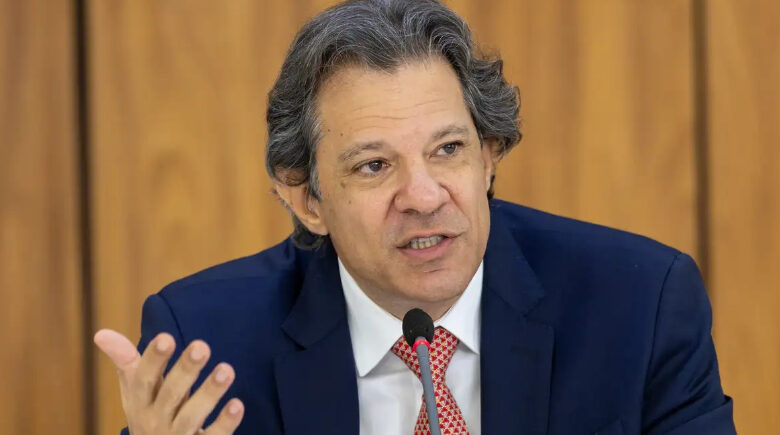 Haddad chama deputados que atacam PF e Receita de “bandidinhos”