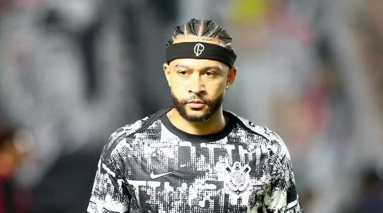 Corinthians deve cerca de R$ 30 milhões a Memphis Depay e dívida ameaça permanência do atacante