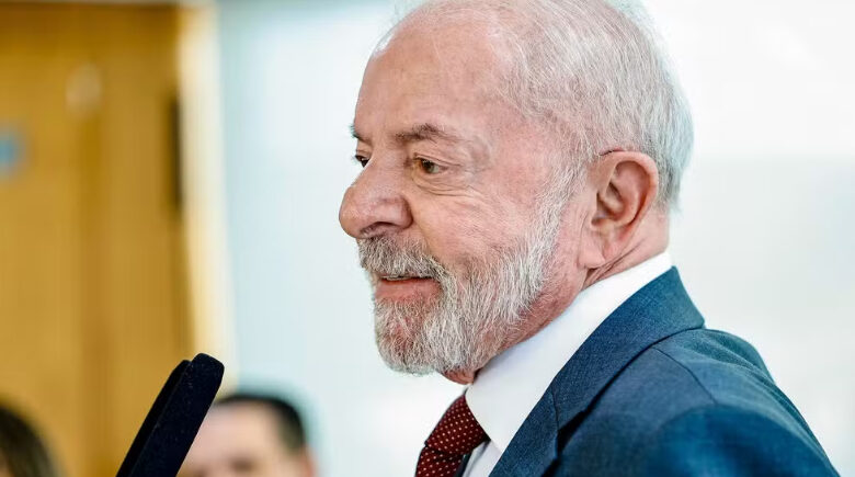 Lula passa por cirurgia de catarata no olho esquerdo em Brasília e deve retomar agenda nos próximos dias
