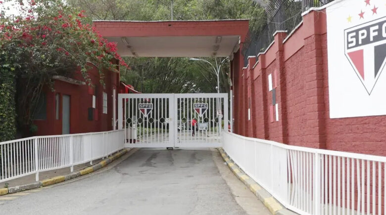 São Paulo deve direitos de imagem a jogadores, e novo presidente prioriza solução