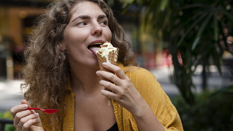 Sentiu choque nos dentes ao tomar sorvete? Entenda o que isso significa