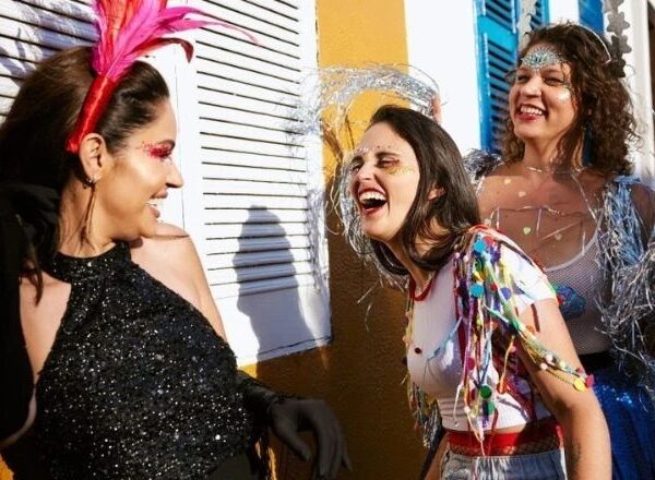 Glitter no Carnaval: oftalmologista alerta para cuidados